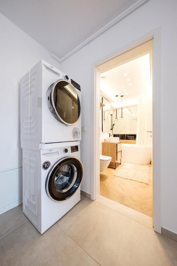 Brand New Luxury Apartment In The Heart Of Braşov Exteriör bild