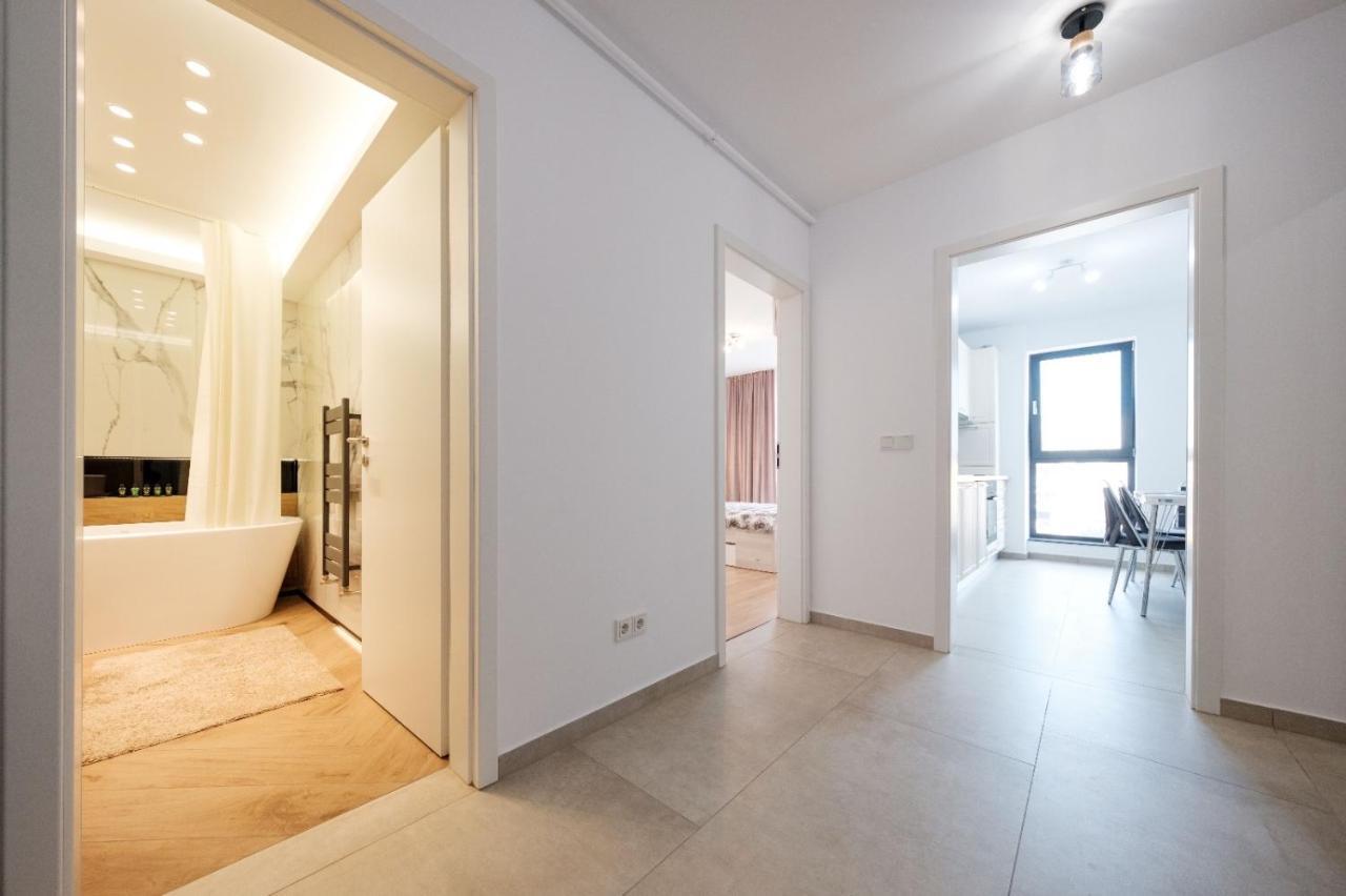 Brand New Luxury Apartment In The Heart Of Braşov Exteriör bild