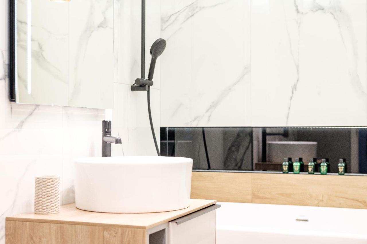 Brand New Luxury Apartment In The Heart Of Braşov Exteriör bild