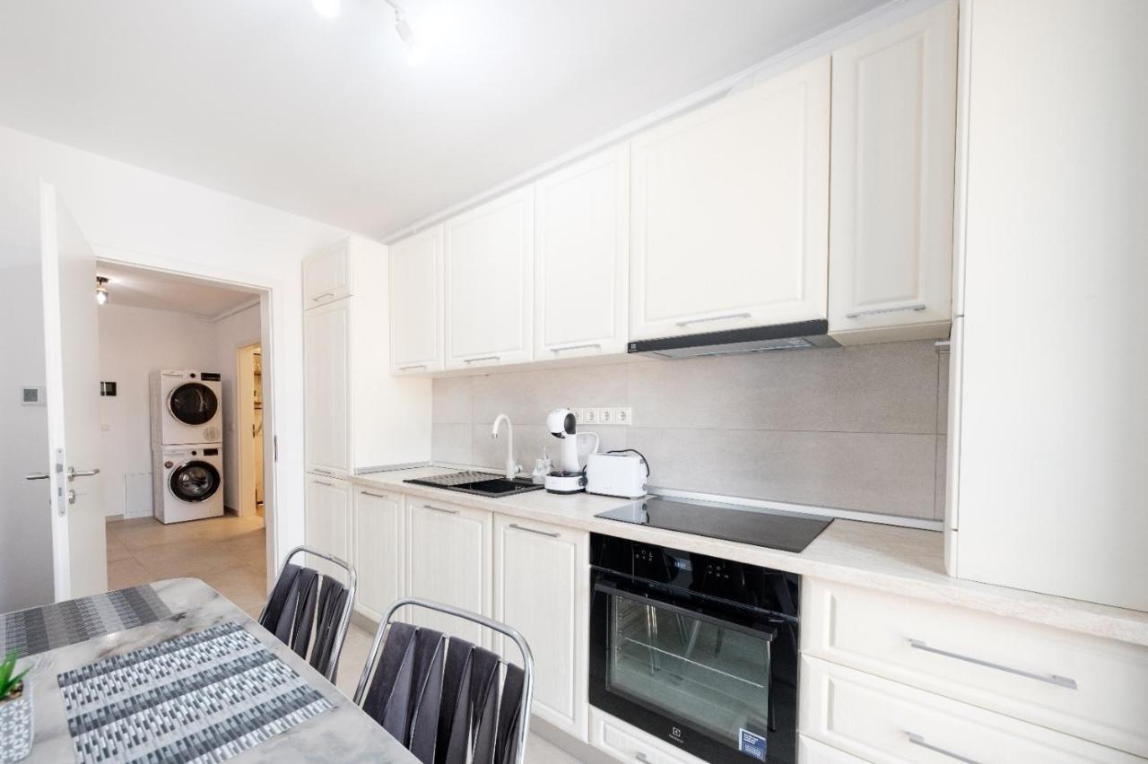 Brand New Luxury Apartment In The Heart Of Braşov Exteriör bild