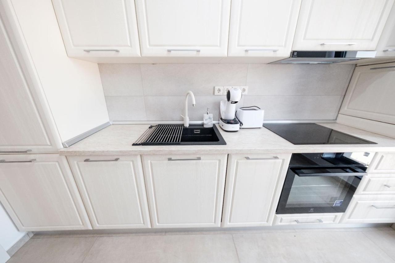 Brand New Luxury Apartment In The Heart Of Braşov Exteriör bild